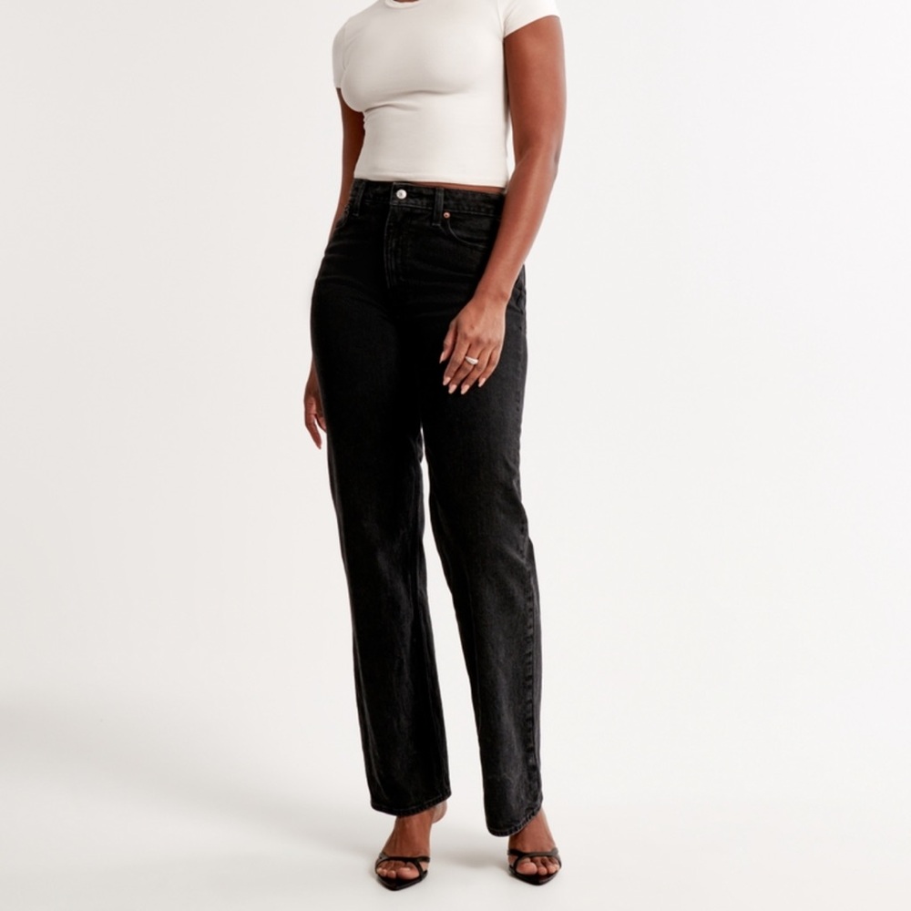 Abercrombie - Curve Love High Rise 90s Relaxed Jean - Black - Size 28R
